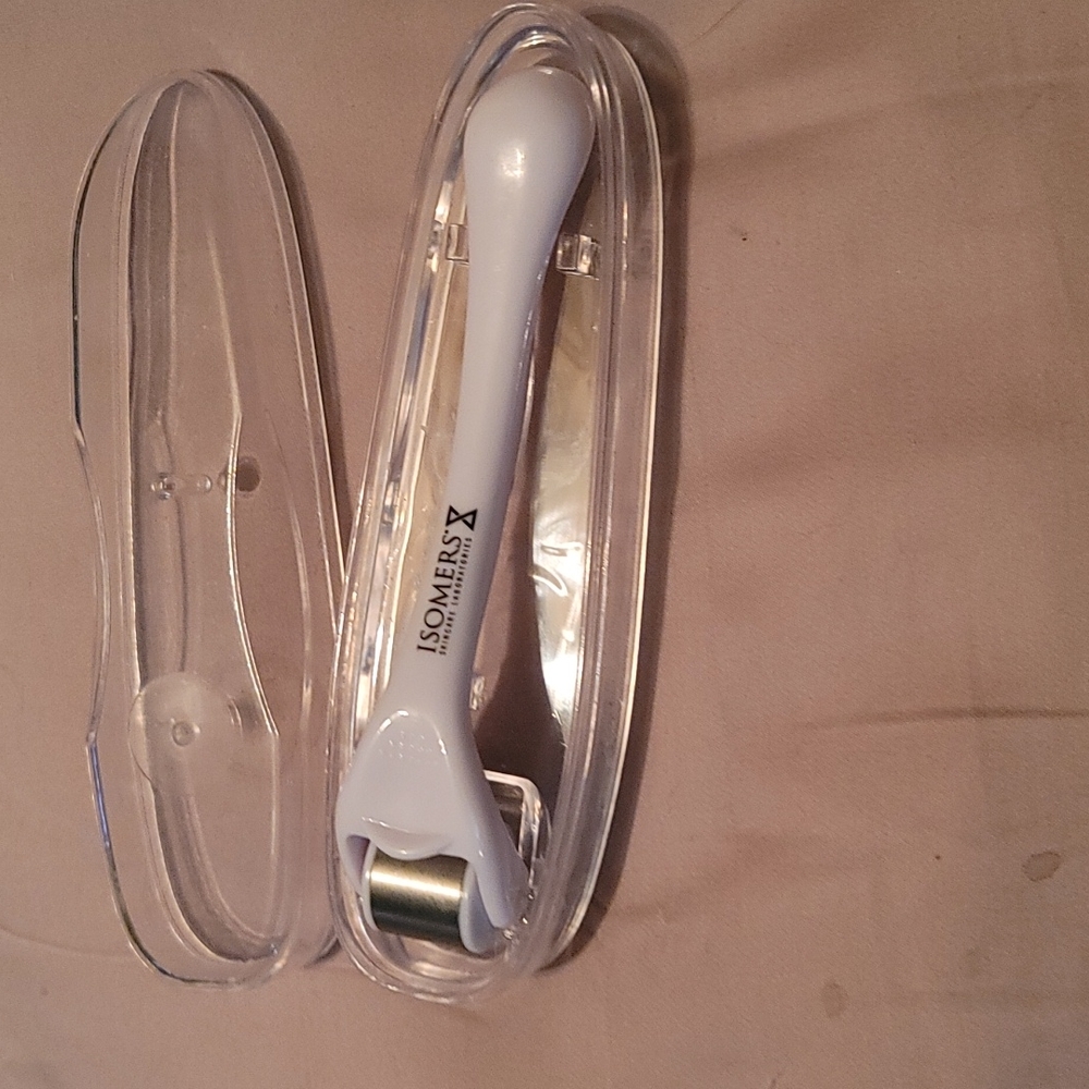 ISOMERS FACIAL MASSAGE TOOL- ASSIST W/ SERUM APPLICATION